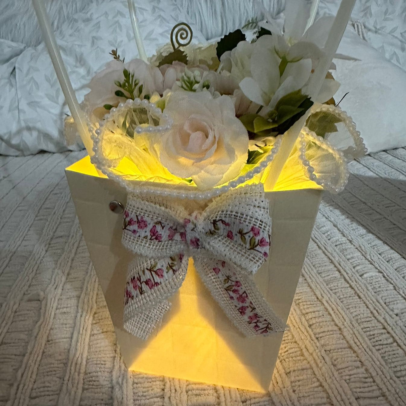 Lampara + luz LED nocturna con Ramo de flores artificiales x7 en maceta de vidrio